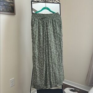 American Eagle Green Floral boho pants